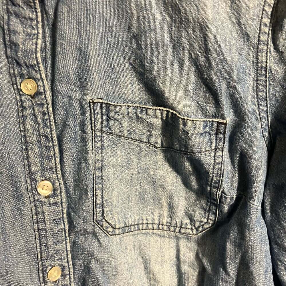 Old Navy The Classic Shirt Women's Blue Denim Button-Up Long Sleeve Shirt Size L